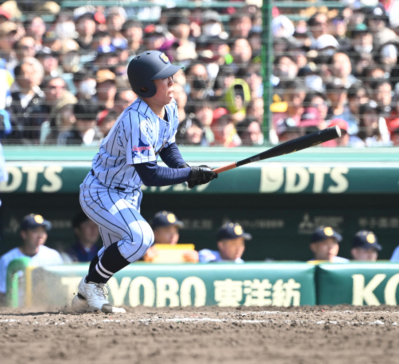 東海大札幌対日本航空石川　9回表東海大札幌2死一、二塁、左前に勝ち越し適時打を放つ鈴木（撮影・和賀正仁）