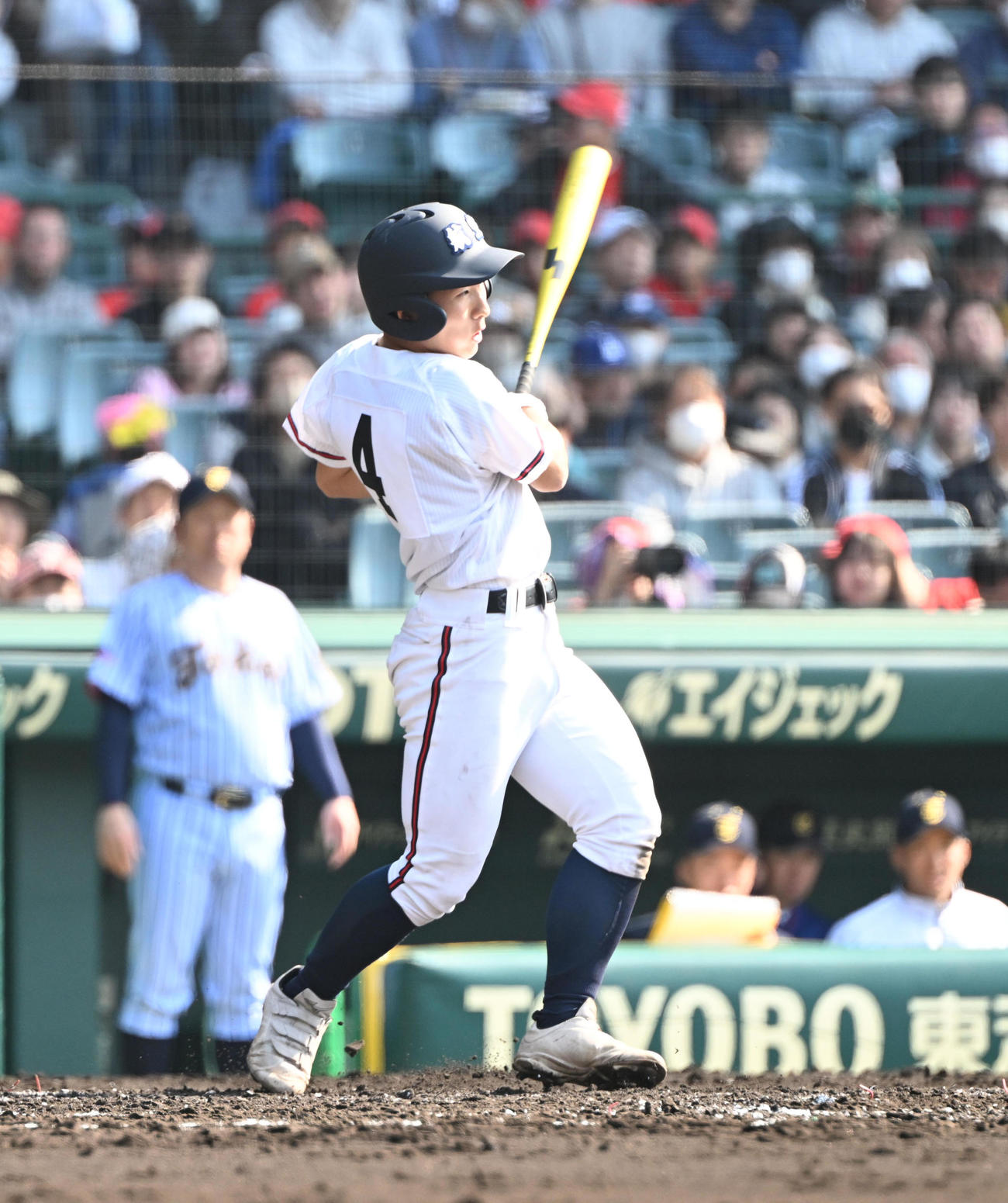 東海大札幌対日本航空石川　2回裏日本航空石川1死一、三塁、左犠飛を放つ北川（撮影・和賀正仁）