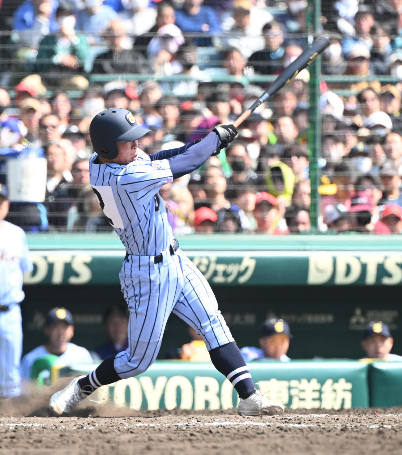 東海大札幌対日本航空石川　9回表東海大札幌2死一、二塁、左前に勝ち越し適時打を放つ鈴木（撮影・和賀正仁）