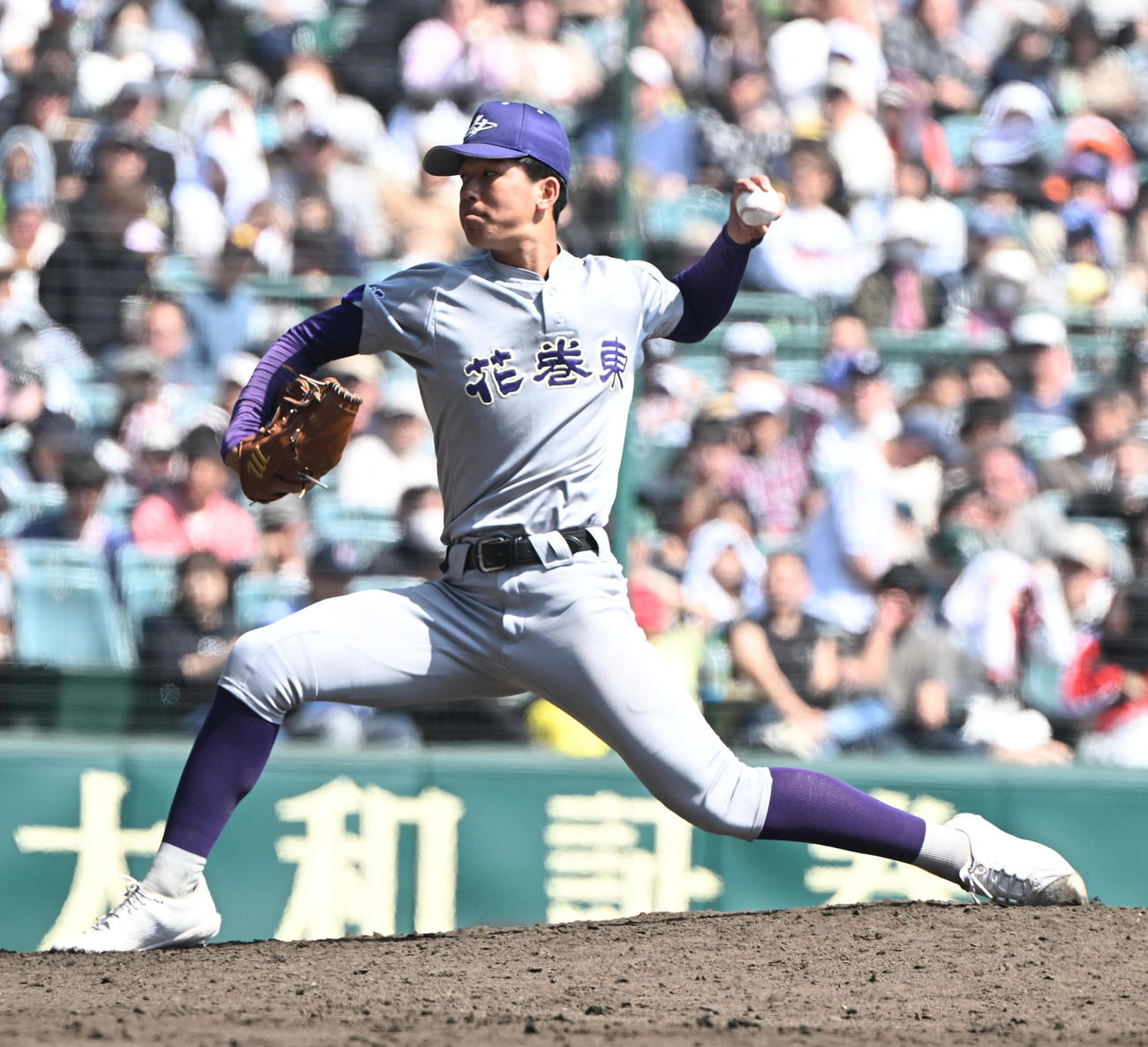 花巻東対二松学舎大付　7回途中から登板する花巻東・萬谷（撮影・和賀正仁）