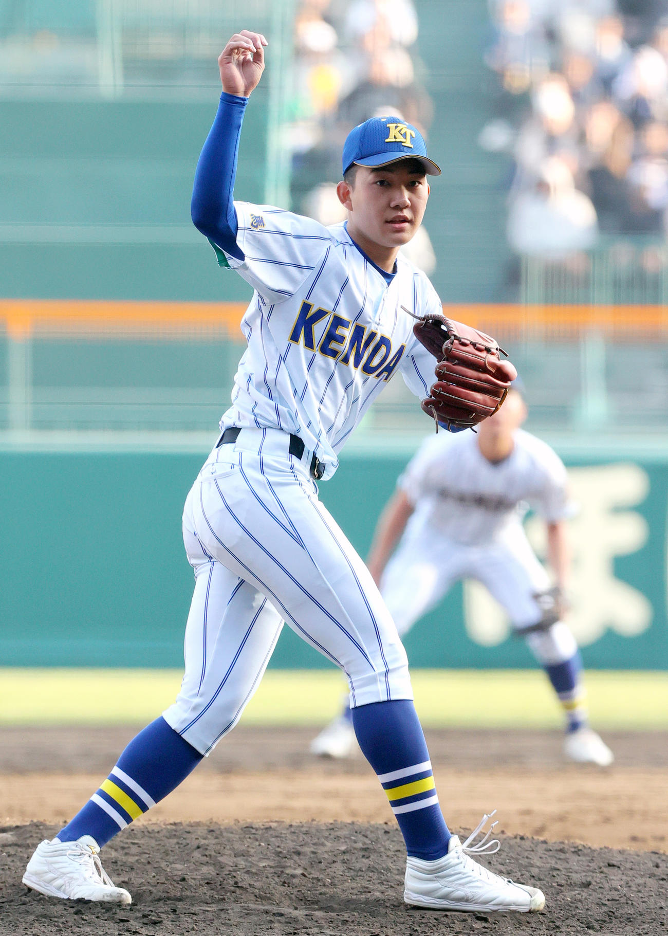 健大高崎対敦賀気比　9回裏敦賀気比2死一塁、投手・下重に代わり石垣が登板する（撮影・上山淳一）