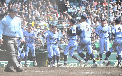 【センバツ】東海大札幌、両チーム計７個の併殺が飛び出した試合を制す　16年の校名変更後初白星