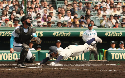 【センバツ】西日本短大付が強打で初の８強　安田悠月がランニング３ラン、佐藤仁が豪快２ラン