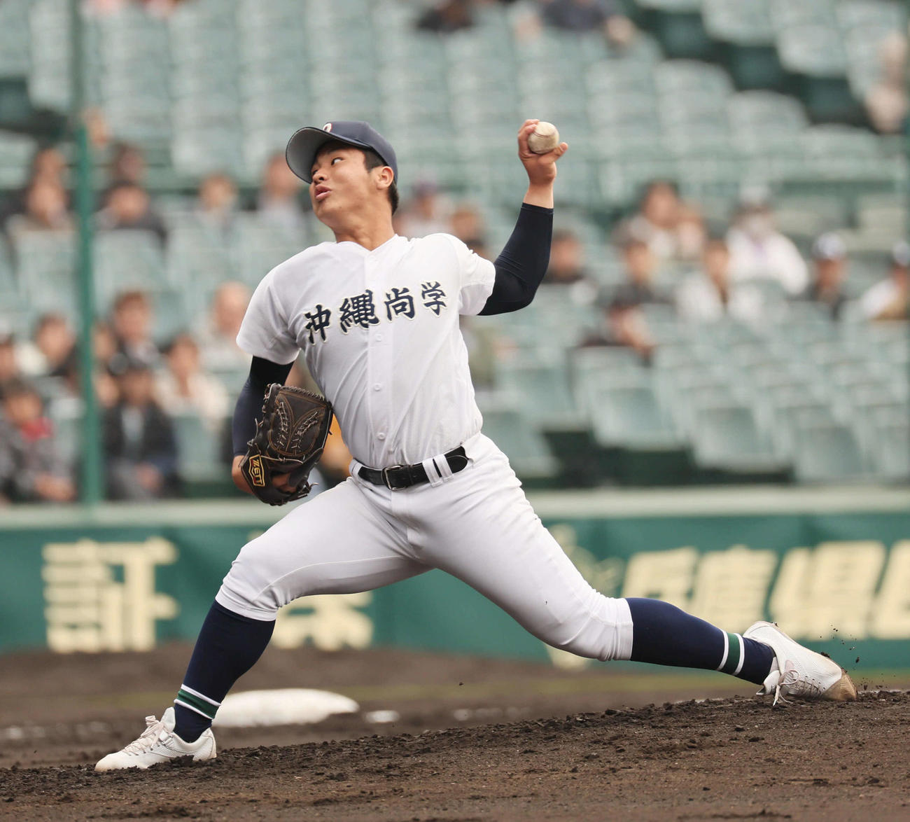 横浜対沖縄尚学　沖縄尚学2番手の末吉（撮影・宮崎幸一）