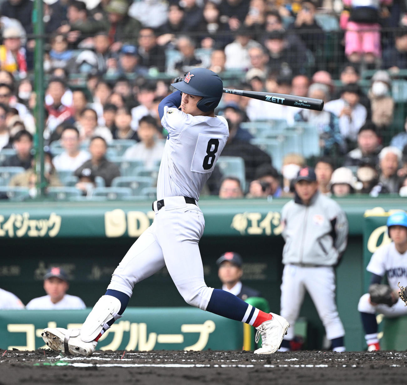 横浜対沖縄尚学、3回表横浜1死二塁、左前適時打を放つ阿部葉（撮影・和賀正仁）