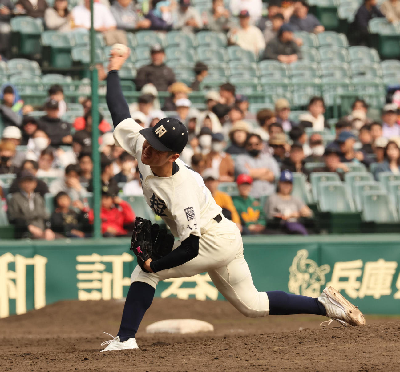 西日本短大付対山梨学院　完投勝利を挙げた西日本短大付中野（撮影・宮崎幸一）
