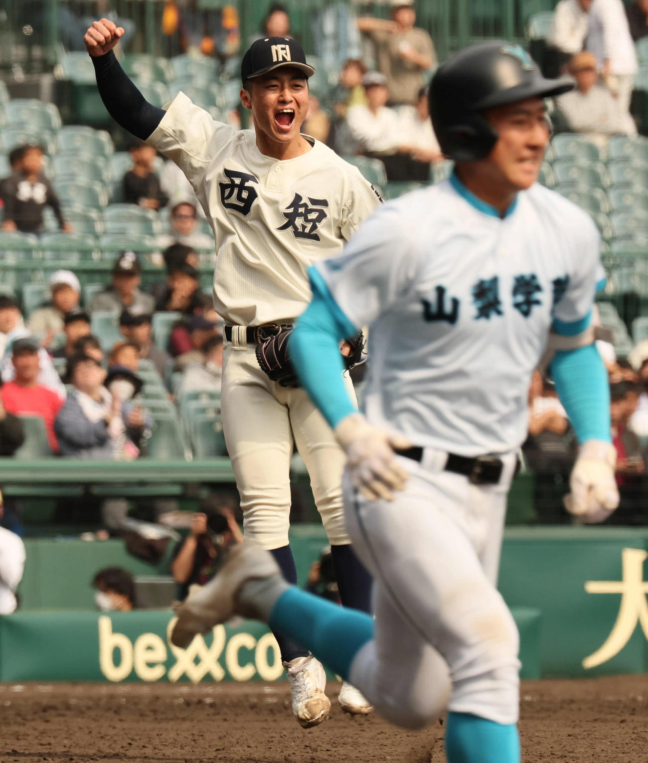 西日本短大付対山梨学院　完投勝利を挙げた西日本短大付中野（撮影・宮崎幸一）