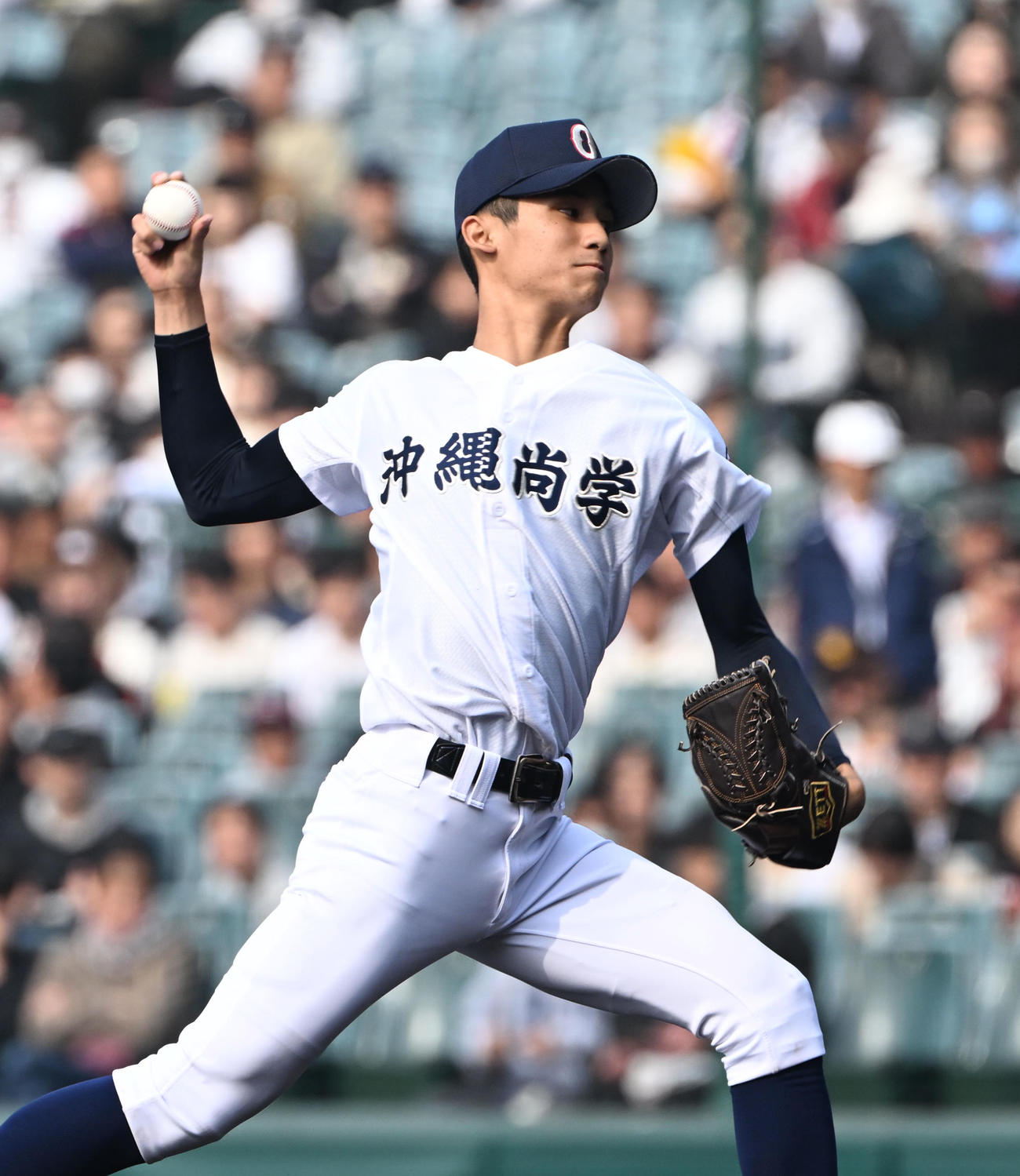 横浜対沖縄尚学、先発する沖縄尚学・新垣有（撮影・和賀正仁）