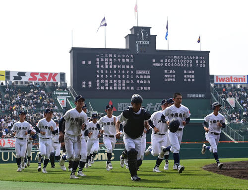 【センバツ】沖縄尚学エース末吉良丞が完敗認め「横浜高校さんとの力の差を知った」救援で５失点