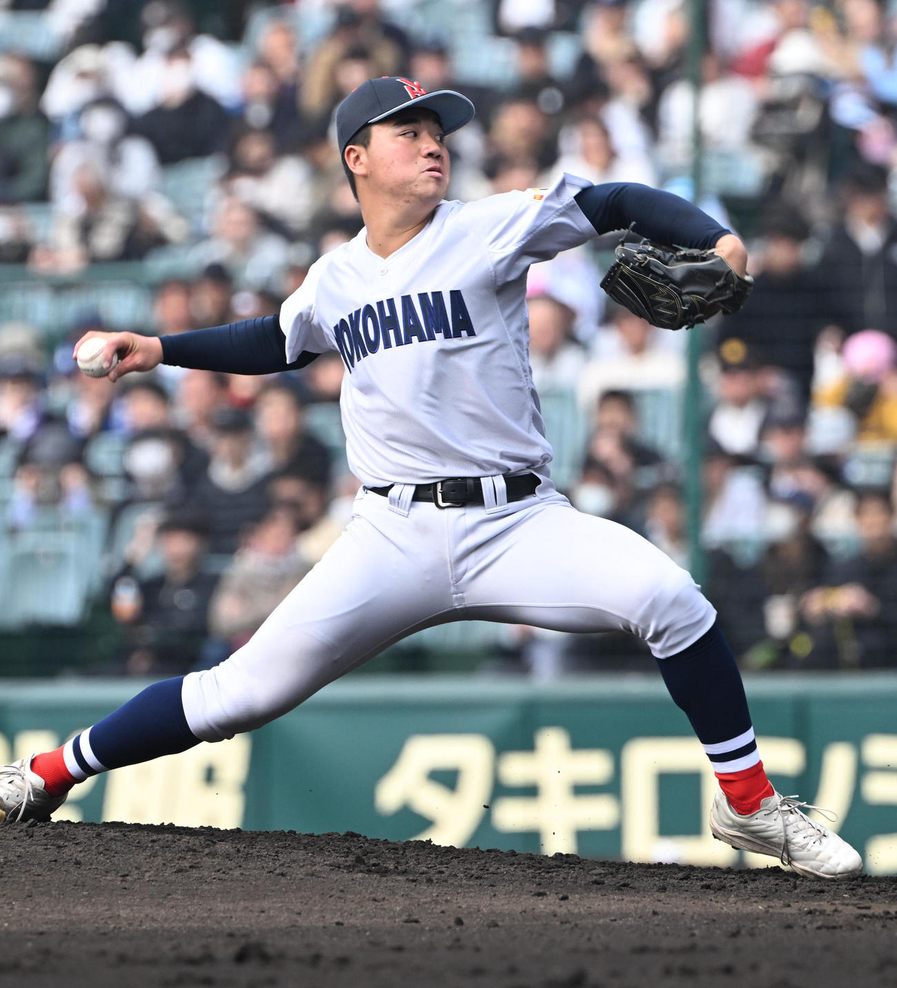 横浜対沖縄尚学、4回に登板する横浜・山脇（撮影・和賀正仁）