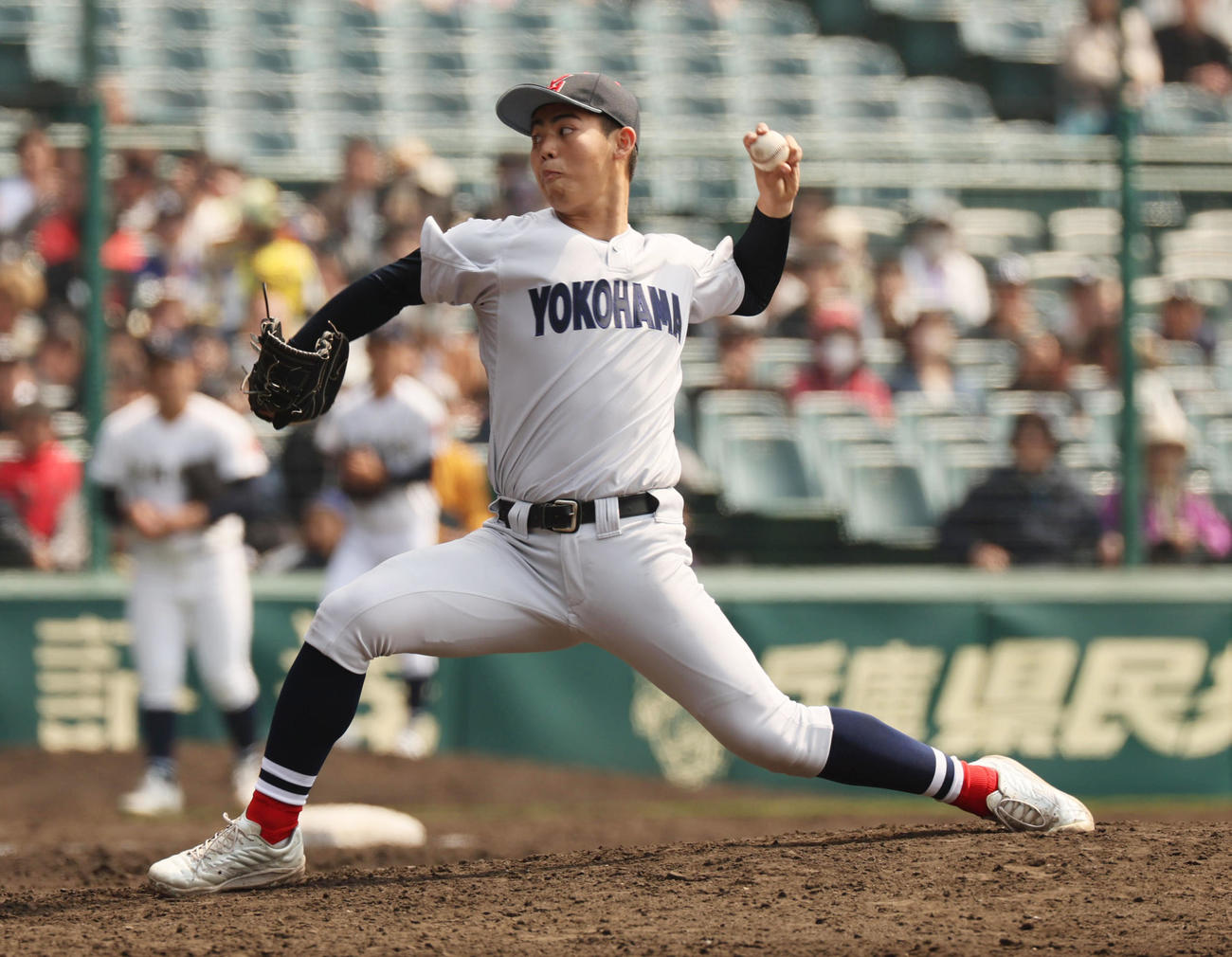 横浜対沖縄尚学　横浜5番手の片山（撮影・宮崎幸一）