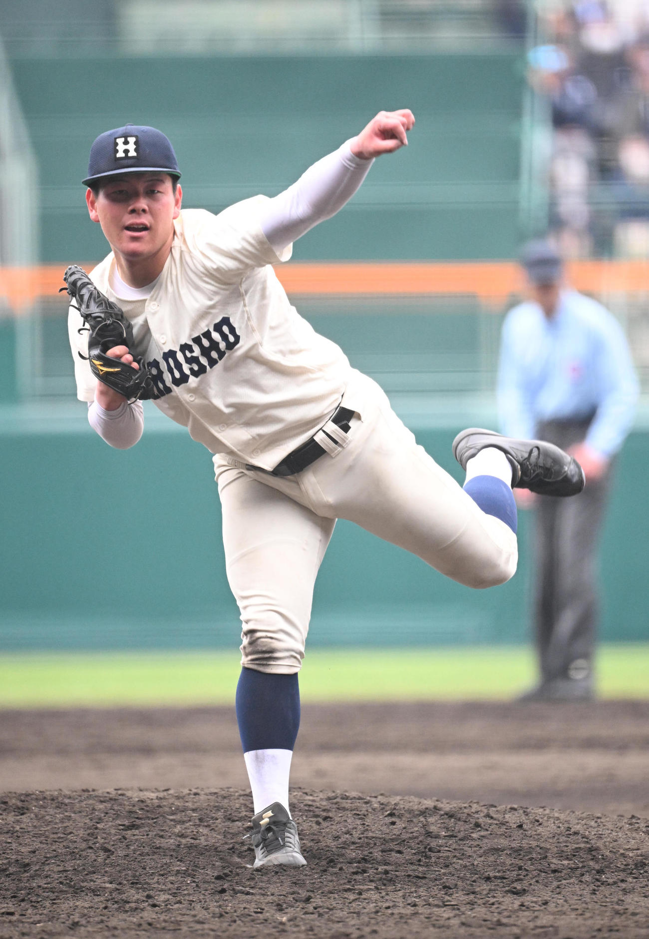 広島商対東洋大姫路　力投する広島商・徳永（撮影・和賀正仁）