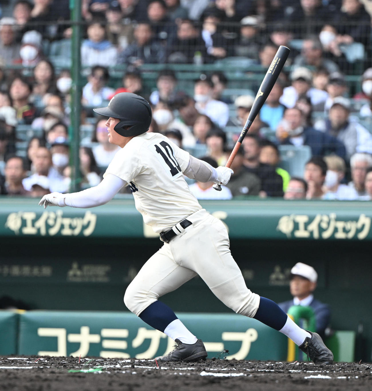 広島商対東洋大姫路　2回表広島商1死満塁、右前適時打を放つ徳永（撮影・和賀正仁）