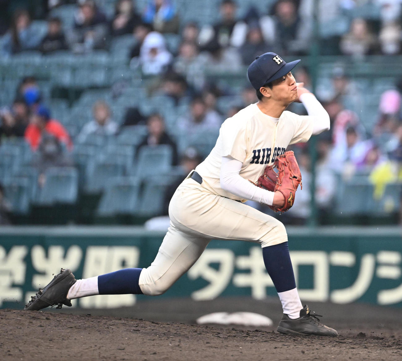 島商対東洋大姫路　8回に登板する広島商・片岡虎（撮影・和賀正仁）