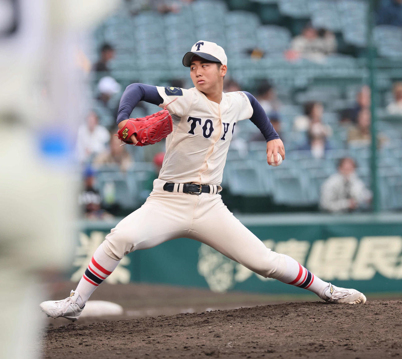 広島商対東洋大姫路　東洋大姫路2番手の末永（撮影・宮崎幸一）