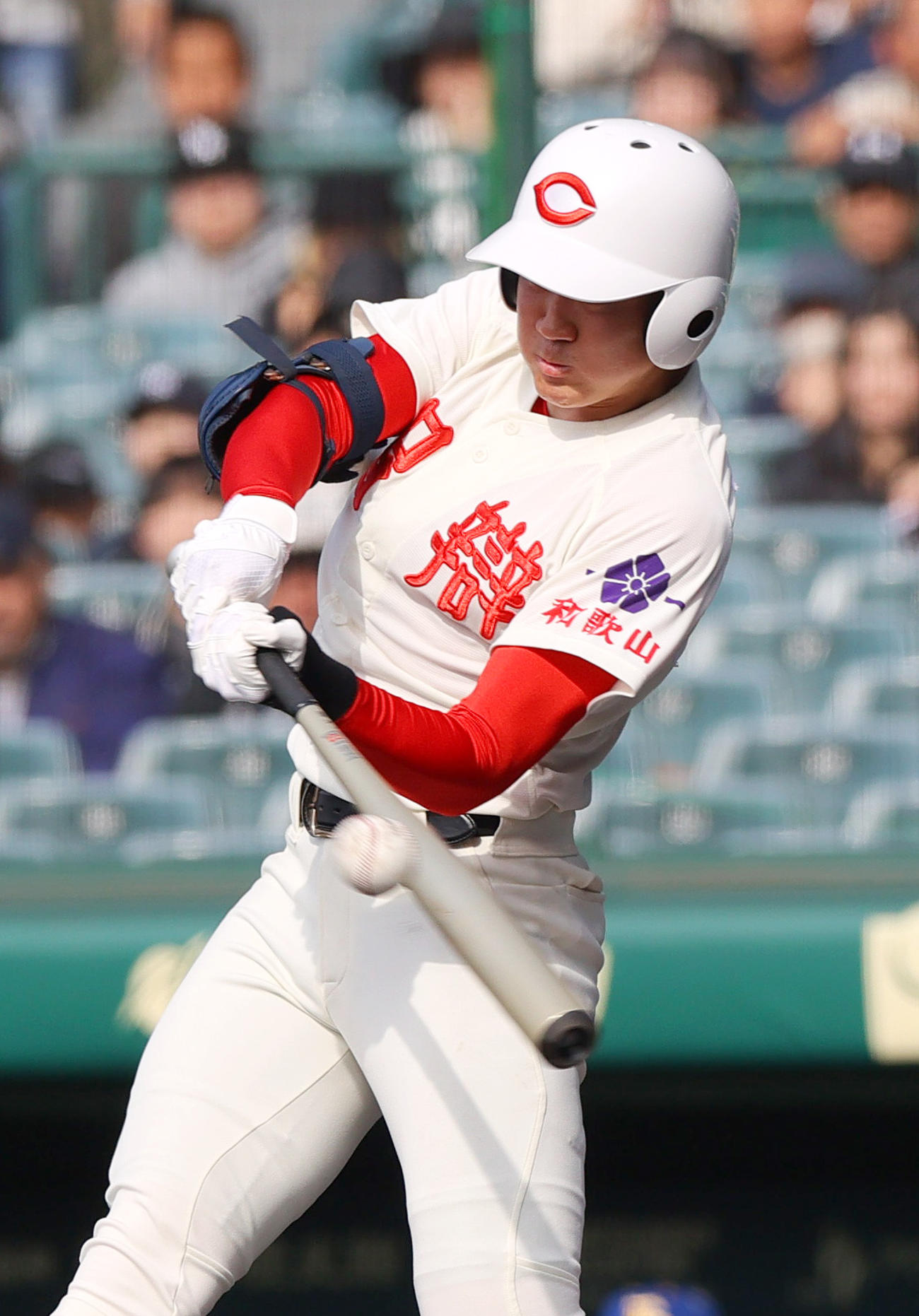 智弁和歌山対エナジックスポーツ　1回表智弁和歌山無死、藤田は左前打を放つ（撮影・上山淳一）