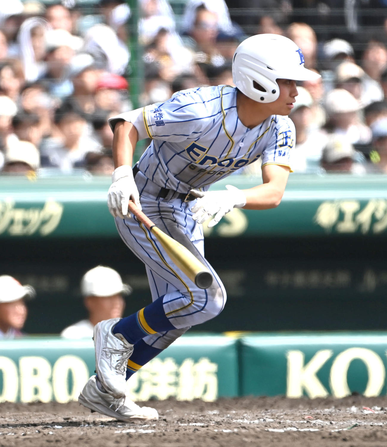 智弁和歌山対エナジックスポーツ　9回裏エナジックスポーツ1死　イーマンは中安打を放つ（撮影・石井愛子）