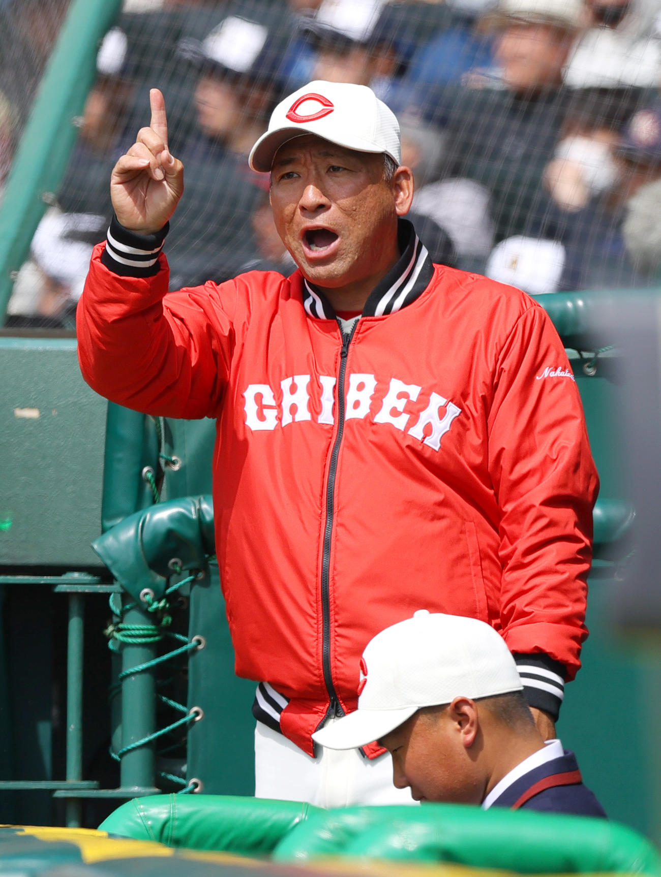 智弁和歌山対エナジックスポーツ　7回、ベンチから指示を送る智弁和歌山・中谷仁監督（撮影・上山淳一）