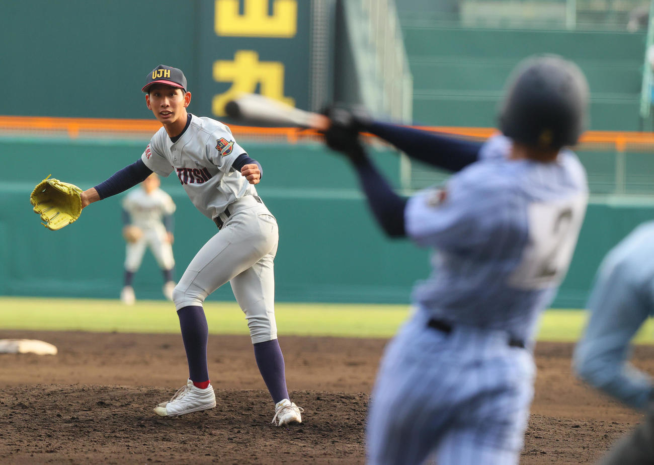 浦和実対東海大札幌　5回裏東海大札幌1死、石戸は鈴木を左飛に仕留める（撮影・上山淳一）