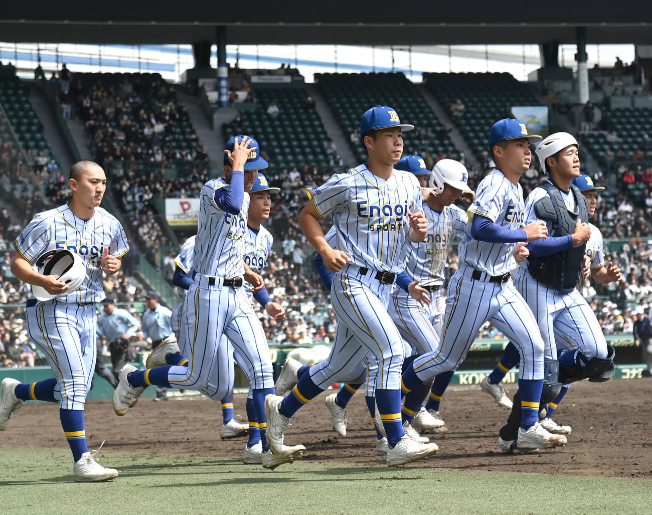 智弁和歌山対エナジックスポーツ　智弁和歌山に負け肩を落とすエナジックスポーツナイン（撮影・石井愛子）