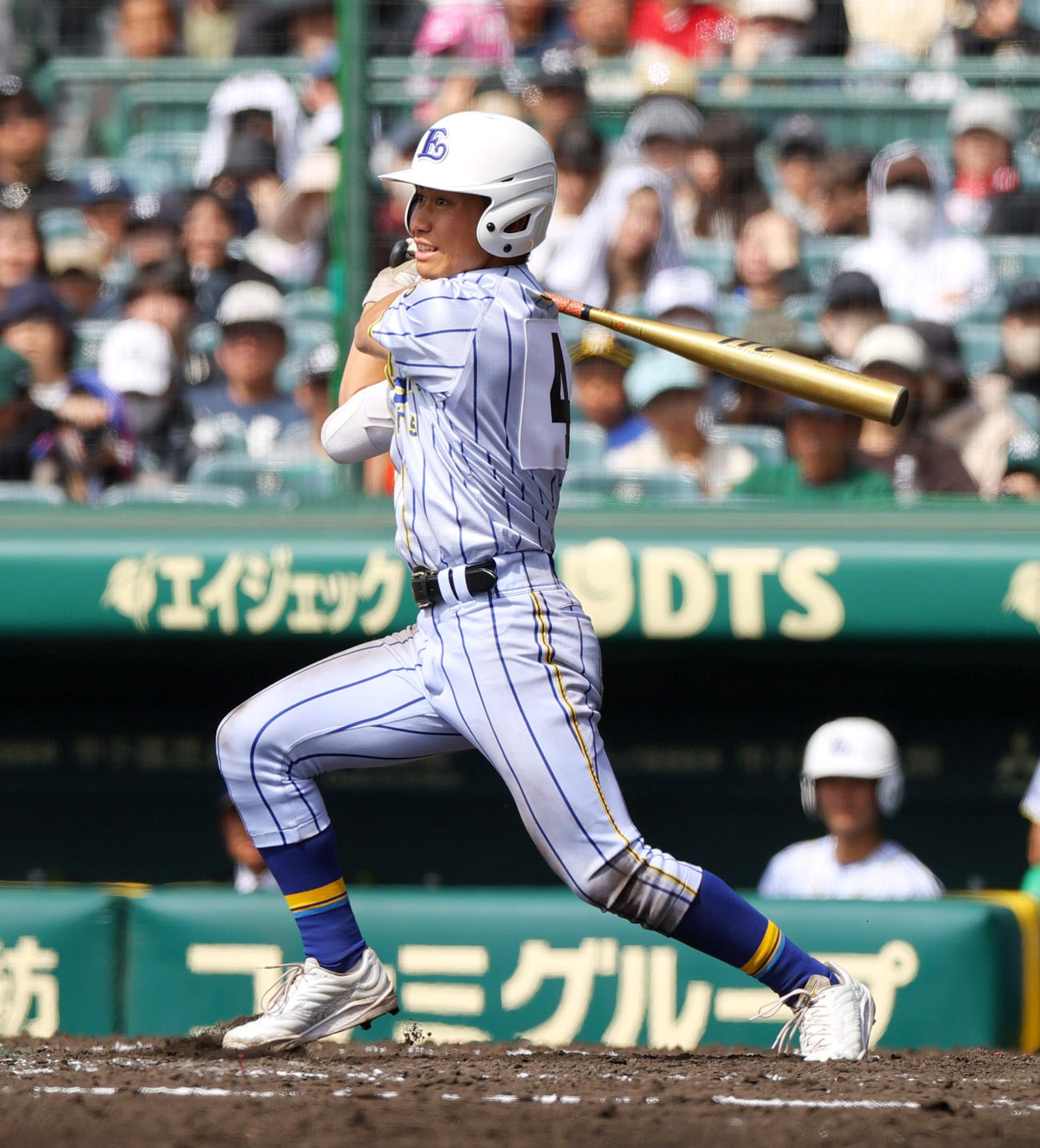智弁和歌山対エナジックスポーツ　5回裏エナジックスポーツ1死、イーマンは左二塁打を放つ（撮影・上山淳一）