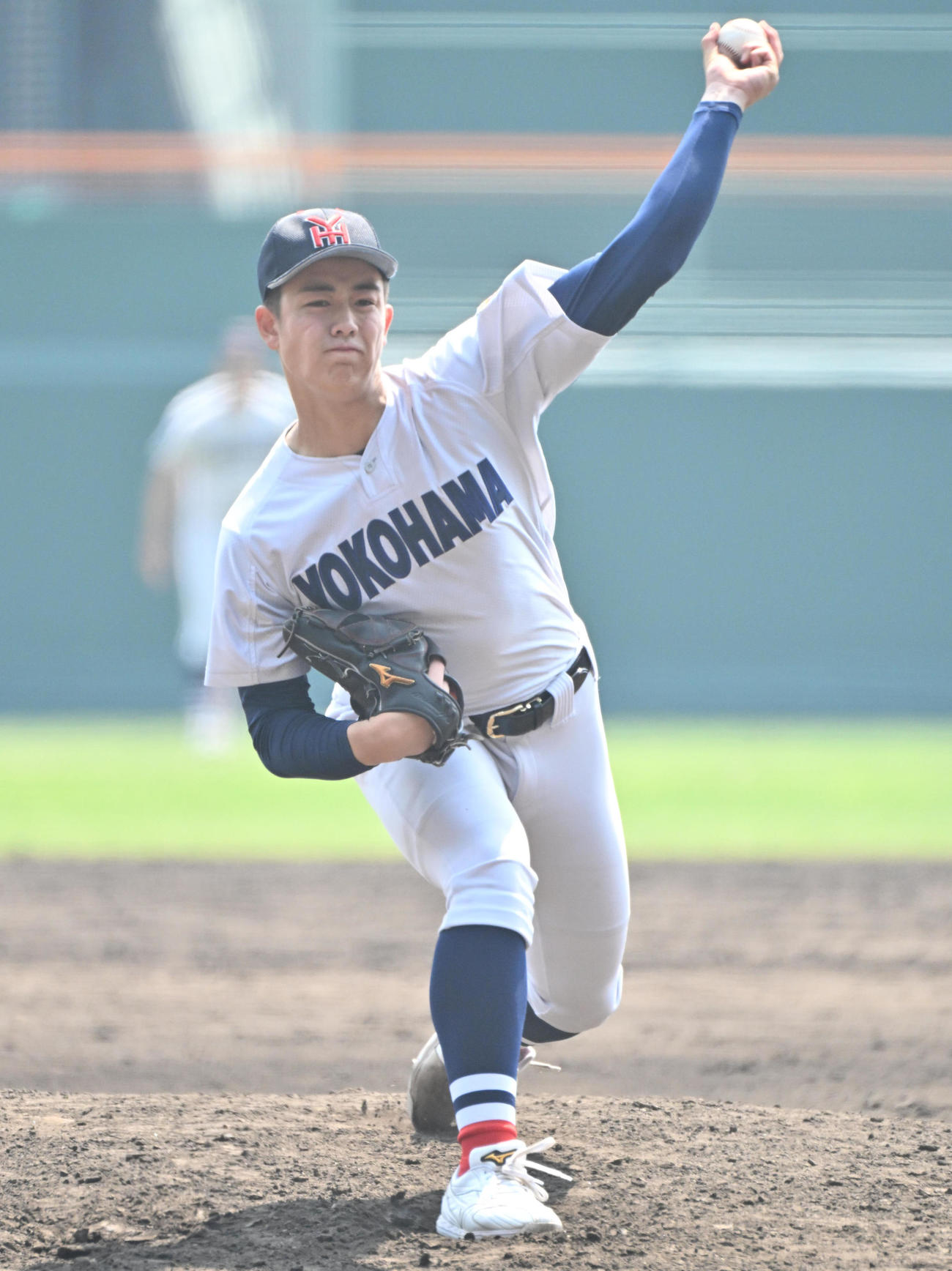 西本短大付対横浜　力投する横浜の奥村（撮影・石井愛子）
