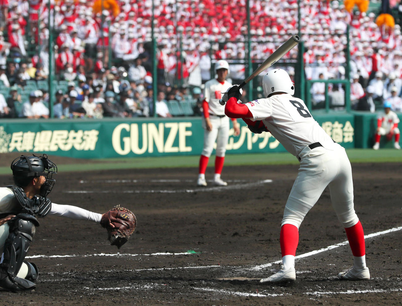 広島商対智弁和歌山　2回裏智弁和歌山1死一、二塁、藤田は見逃し三振に倒れる（撮影・上山淳一）