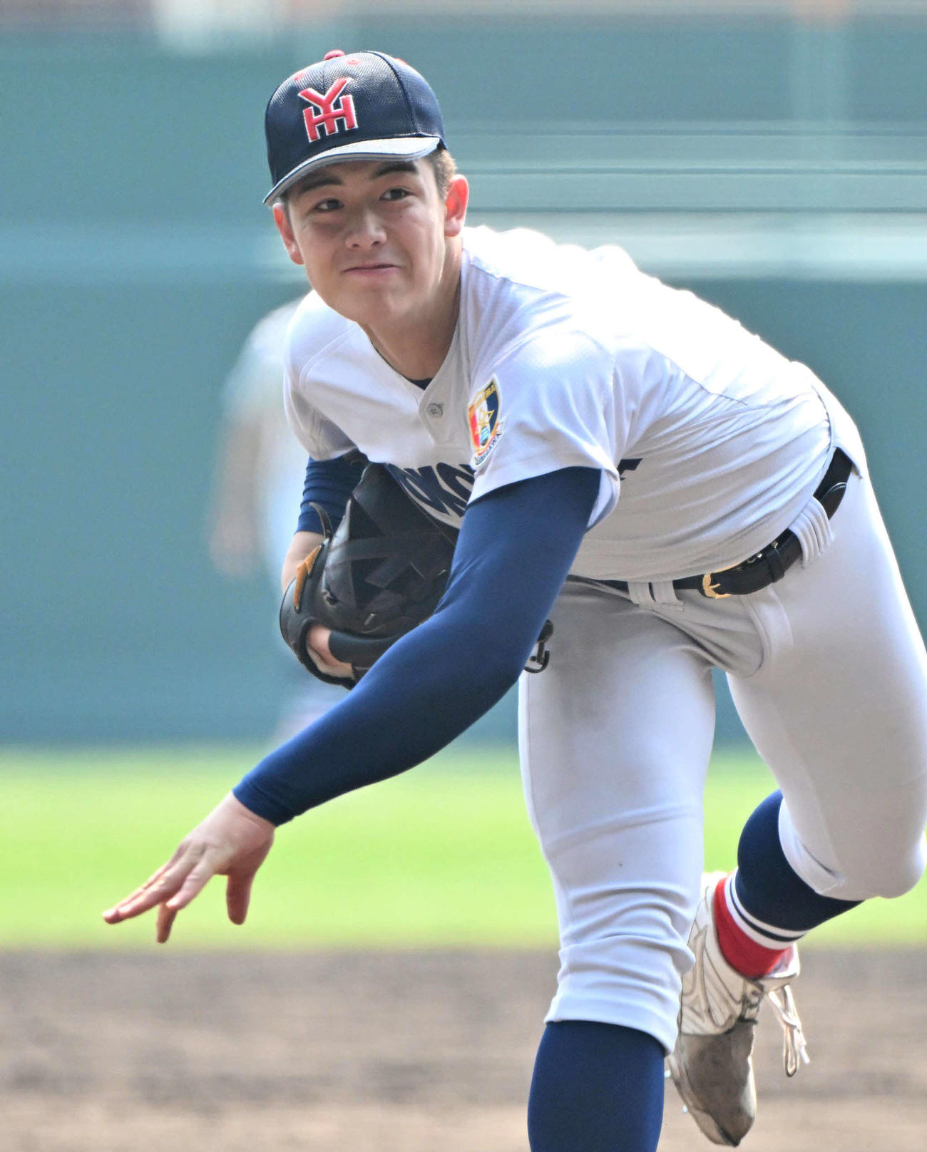 西本短大付対横浜　力投する横浜の奥村（撮影・石井愛子）