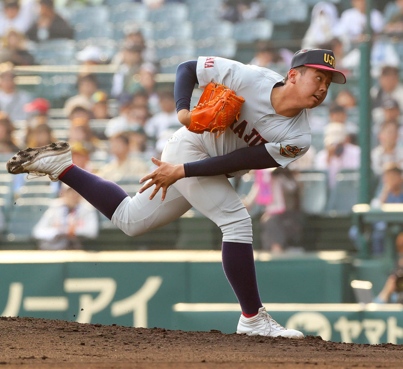 浦和実対聖光学院　2回裏、力投する浦和実先発の駒木根（撮影・上山淳一）
