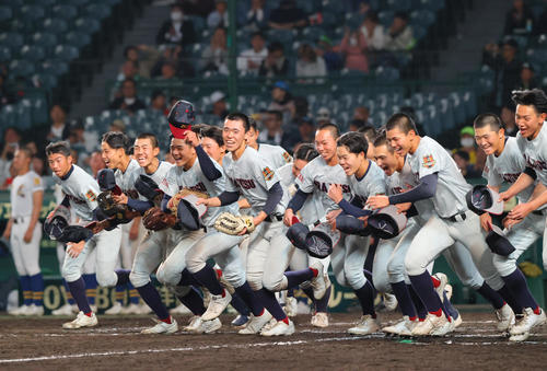 【センバツ】「浦和学院かと思った」浦和実の延長10回一挙８点、波状攻撃にファンの声