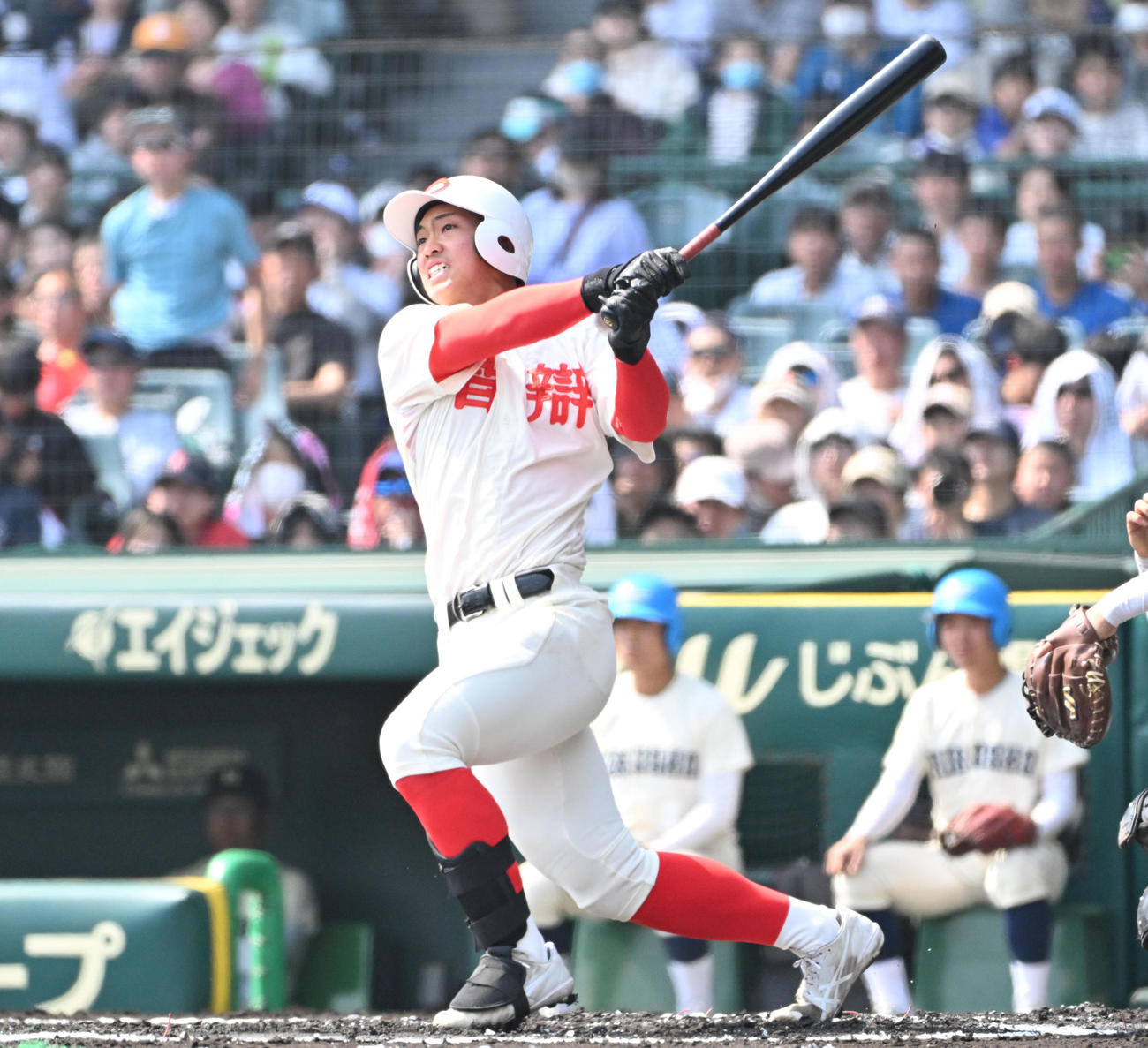 広島商対智弁和歌山　1回裏智弁和歌山1死一塁、山下晃平は先制の左越え適時打を放つ（撮影・石井愛子）