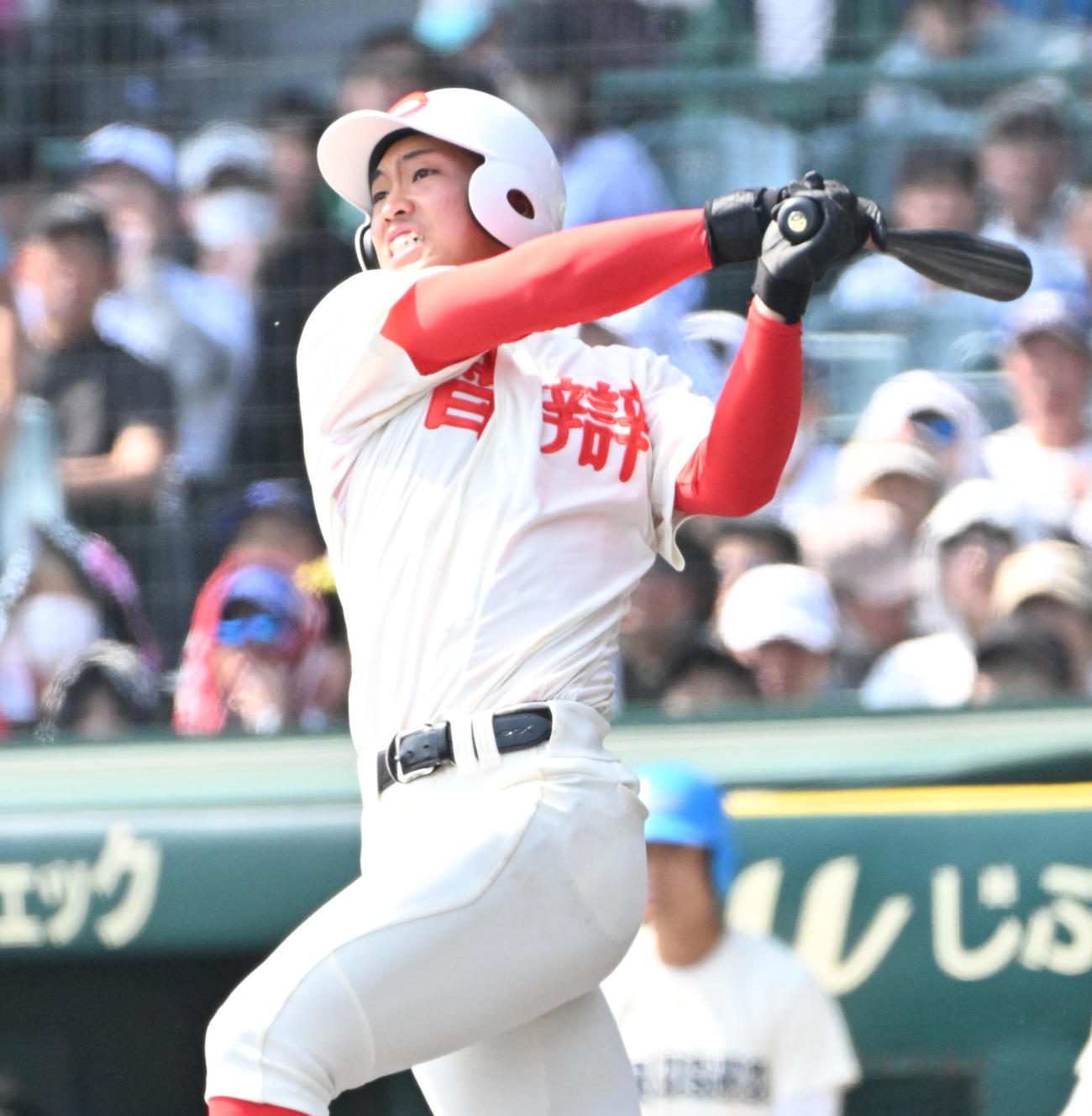 広島商対智弁和歌山　1回裏智弁和歌山1死一塁、山下晃平は先制の左越え適時打を放つ（撮影・石井愛子）