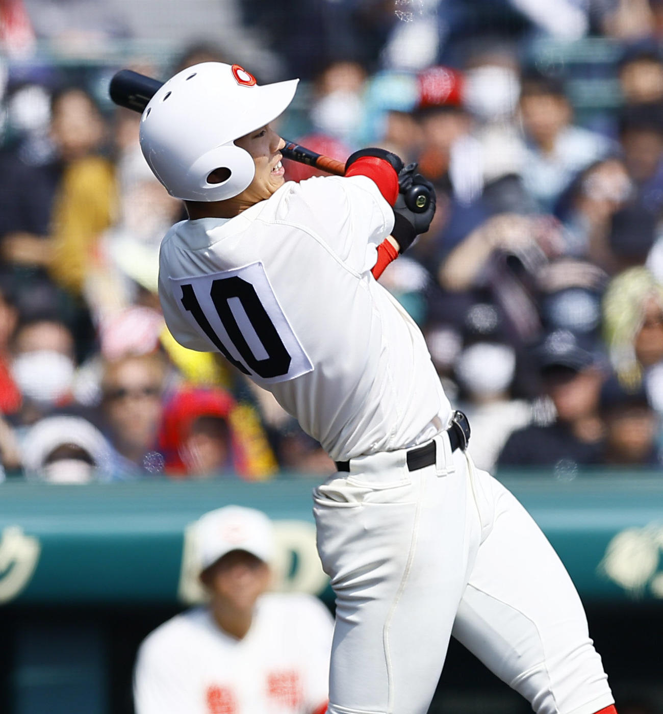 広島商対智弁和歌山　1回裏智弁和歌山1死一塁、山下は左越えに先制の適時三塁打を放つ（撮影・藤尾明華）