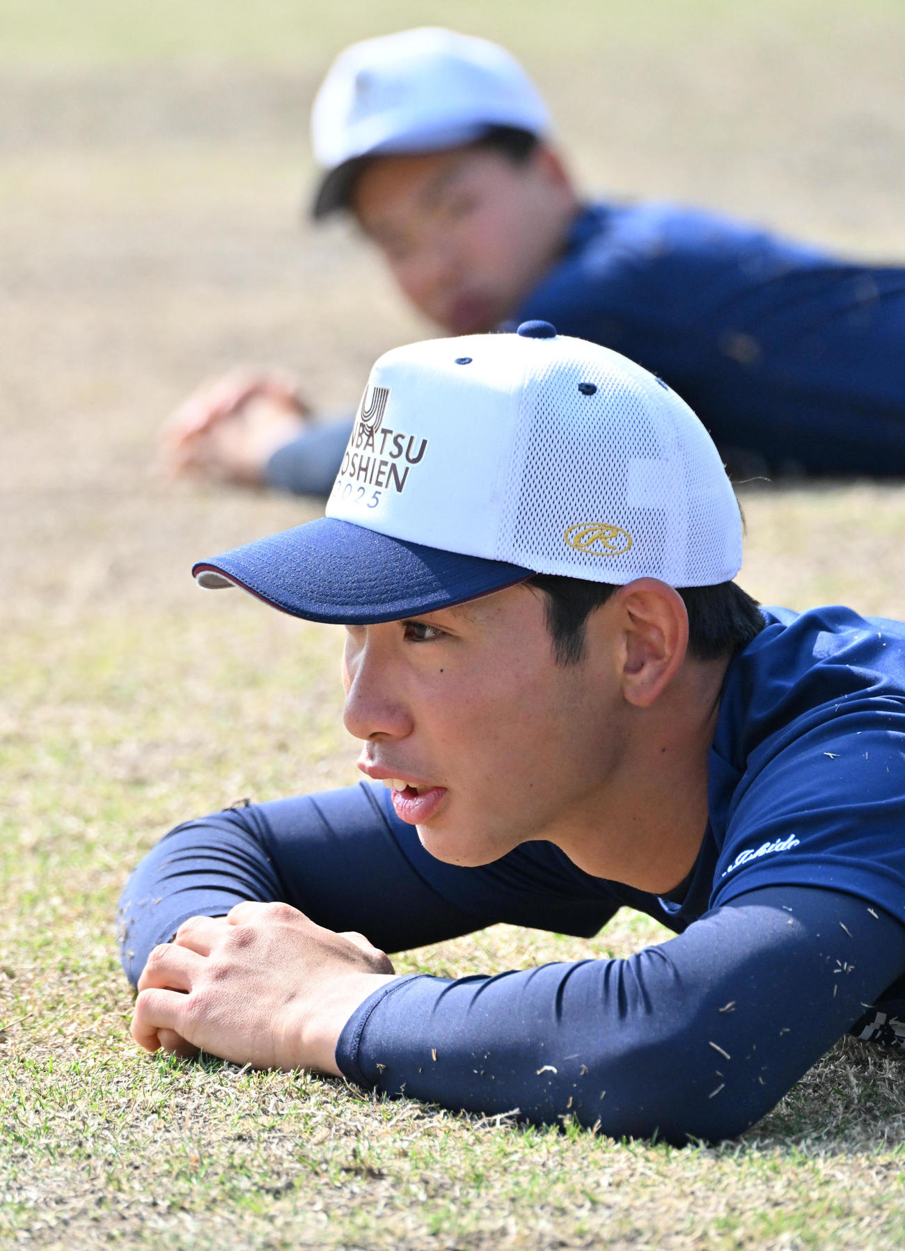 ストレッチをする浦和実の石戸（撮影・石井愛子）