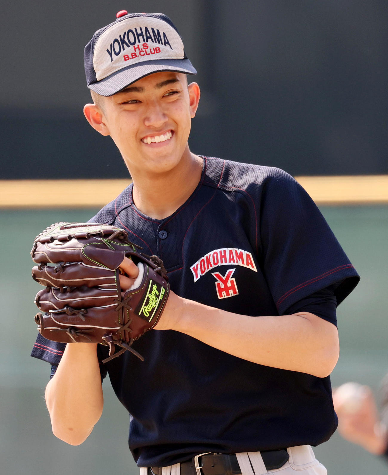 練習中、明るい表情を見せる横浜・織田（撮影・加藤哉）