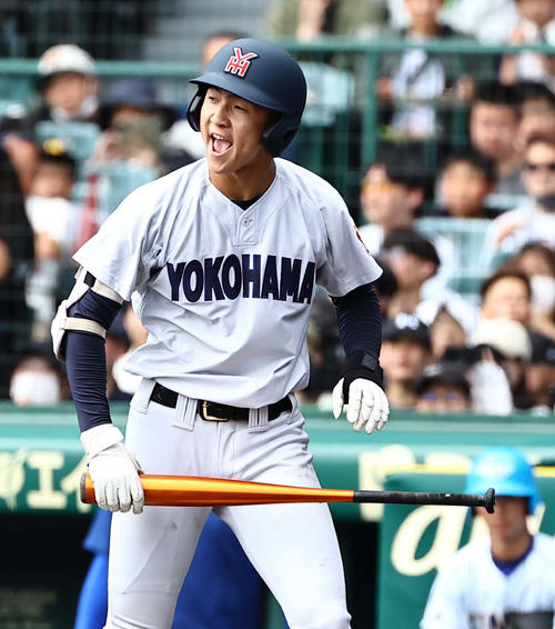 健大高崎対横浜　5回裏横浜無死満塁、池田は押し出し四球を選ぶ（撮影・上田博志）
