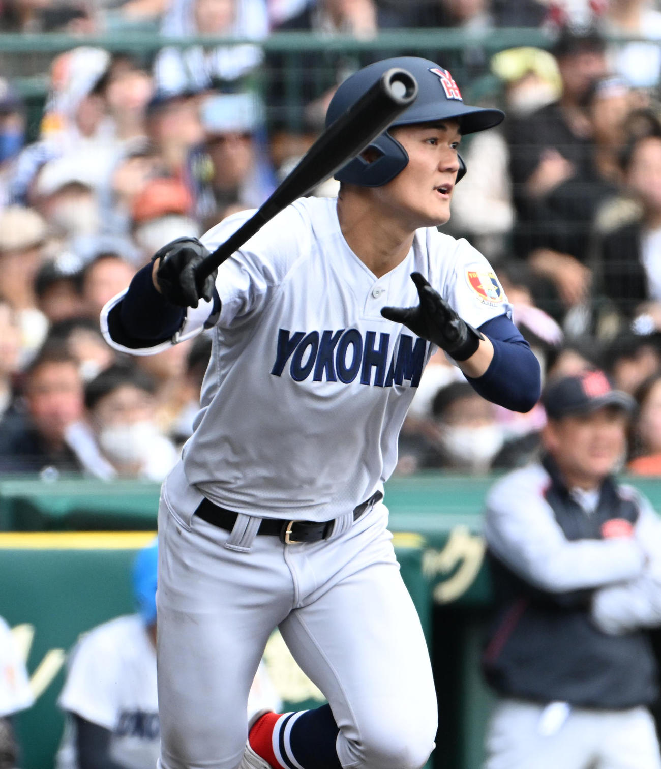 健大高崎対横浜　5回裏横浜無死一、三塁　阿部葉は右適時打を放つ（撮影・石井愛子）