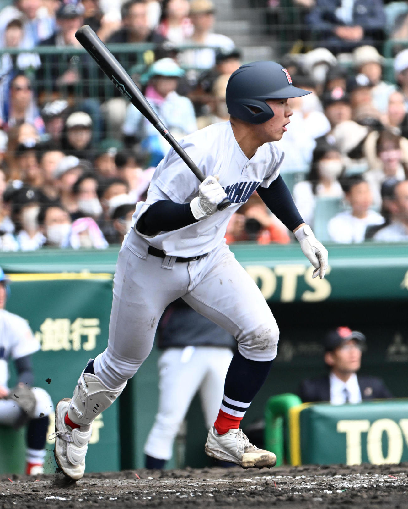 健大高崎対横浜　5回裏横浜無死満塁　小野は中適時打を放つ（撮影・石井愛子）
