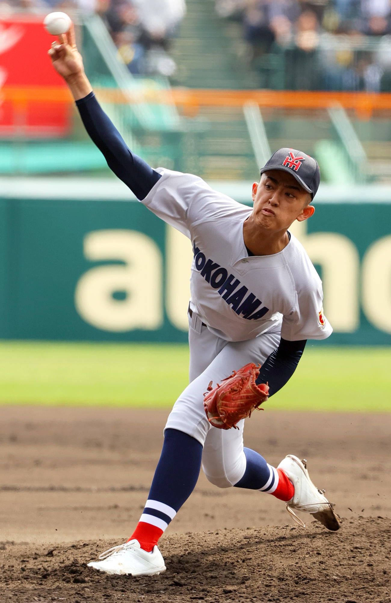 健大高崎対横浜　力投する横浜・織田（撮影・上山淳一）