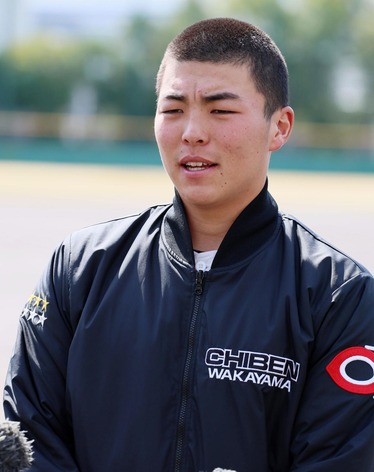 取材対応する智弁和歌山・福元（撮影・加藤哉）