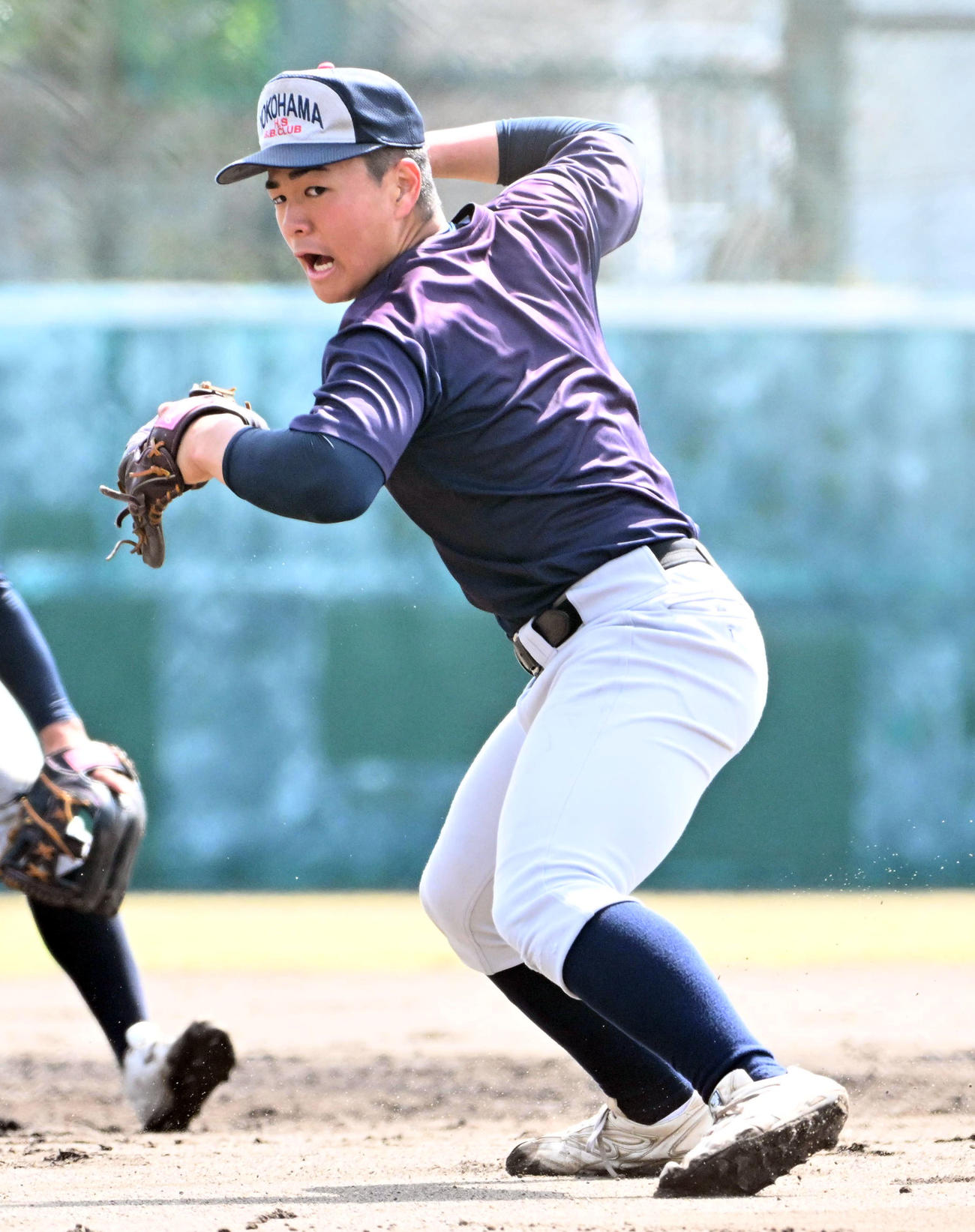 ノックを受ける横浜の為永（撮影・石井愛子）