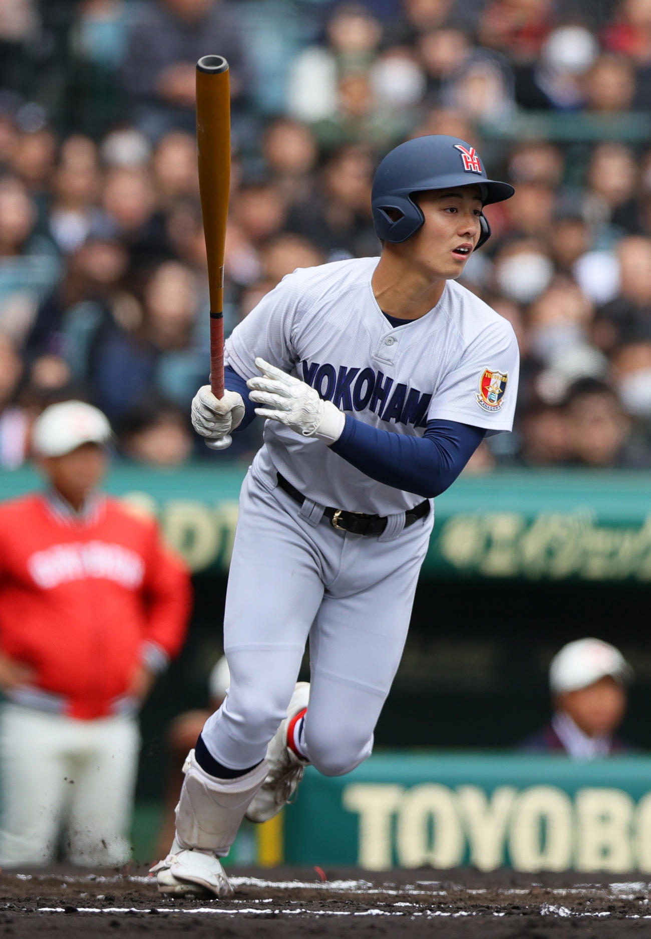 智弁和歌山対横浜　1回裏横浜2死二塁、奥村頼は先制の右前適時打を放つ（撮影・上山淳一）