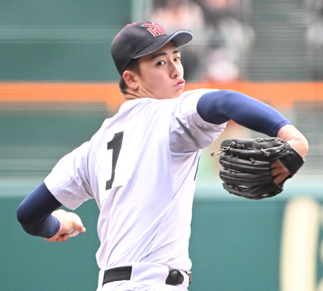 智弁和歌山対横浜　7回に横浜3番手で登板した背番号1の奥村頼人（撮影・石井愛子）