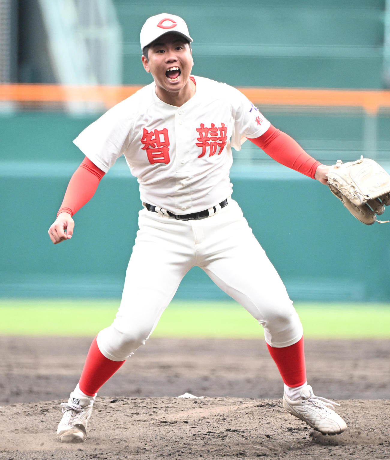 智弁和歌山対横浜　智弁和歌山2番手の中井（撮影・石井愛子）