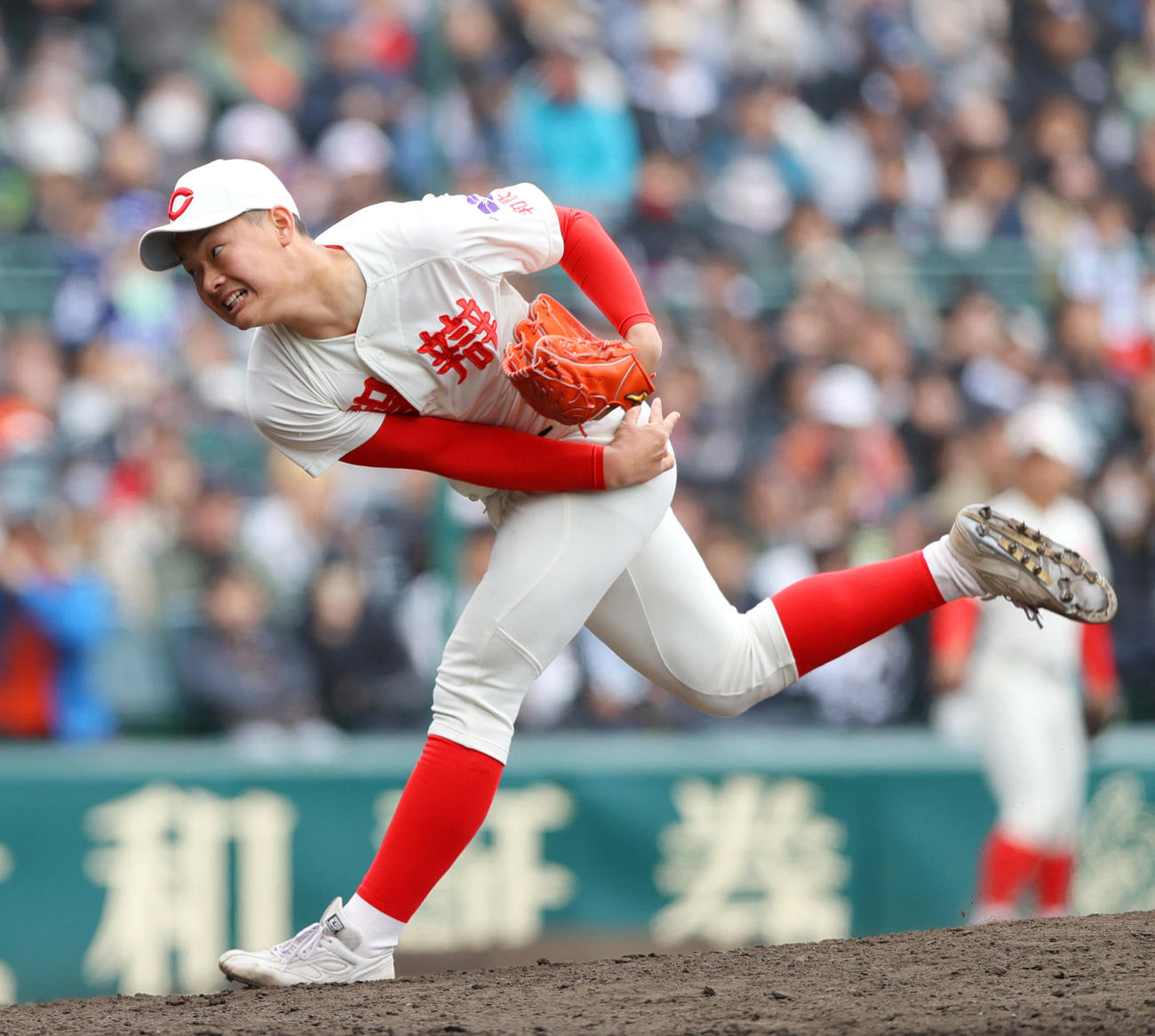 智弁和歌山対横浜　7回裏途中、中井貴に代わり宮口が登板する（撮影・上山淳一）