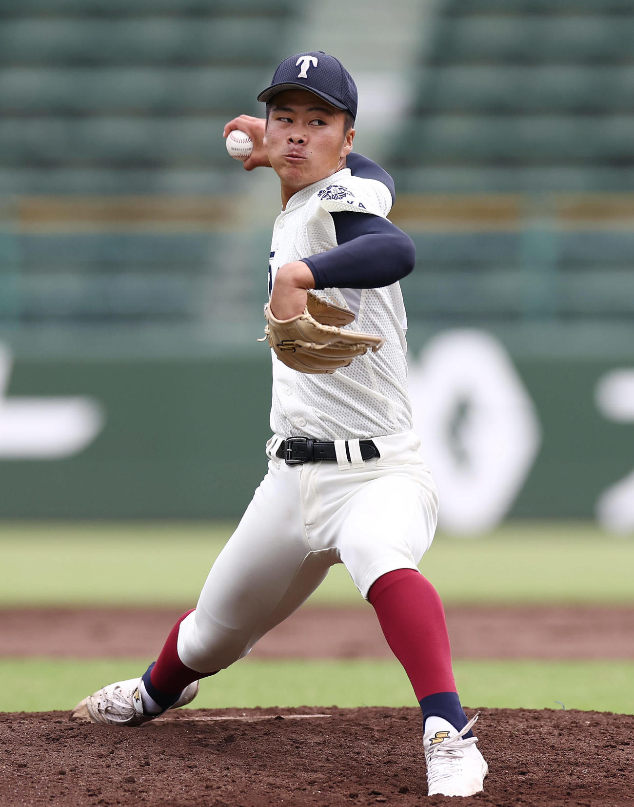 滋賀学園対大阪桐蔭　力投する大阪桐蔭2番手の中野（2024年10月撮影）