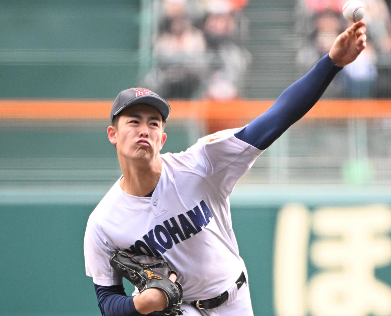 智弁和歌山対横浜　横浜3番手の奥村頼（撮影・石井愛子）