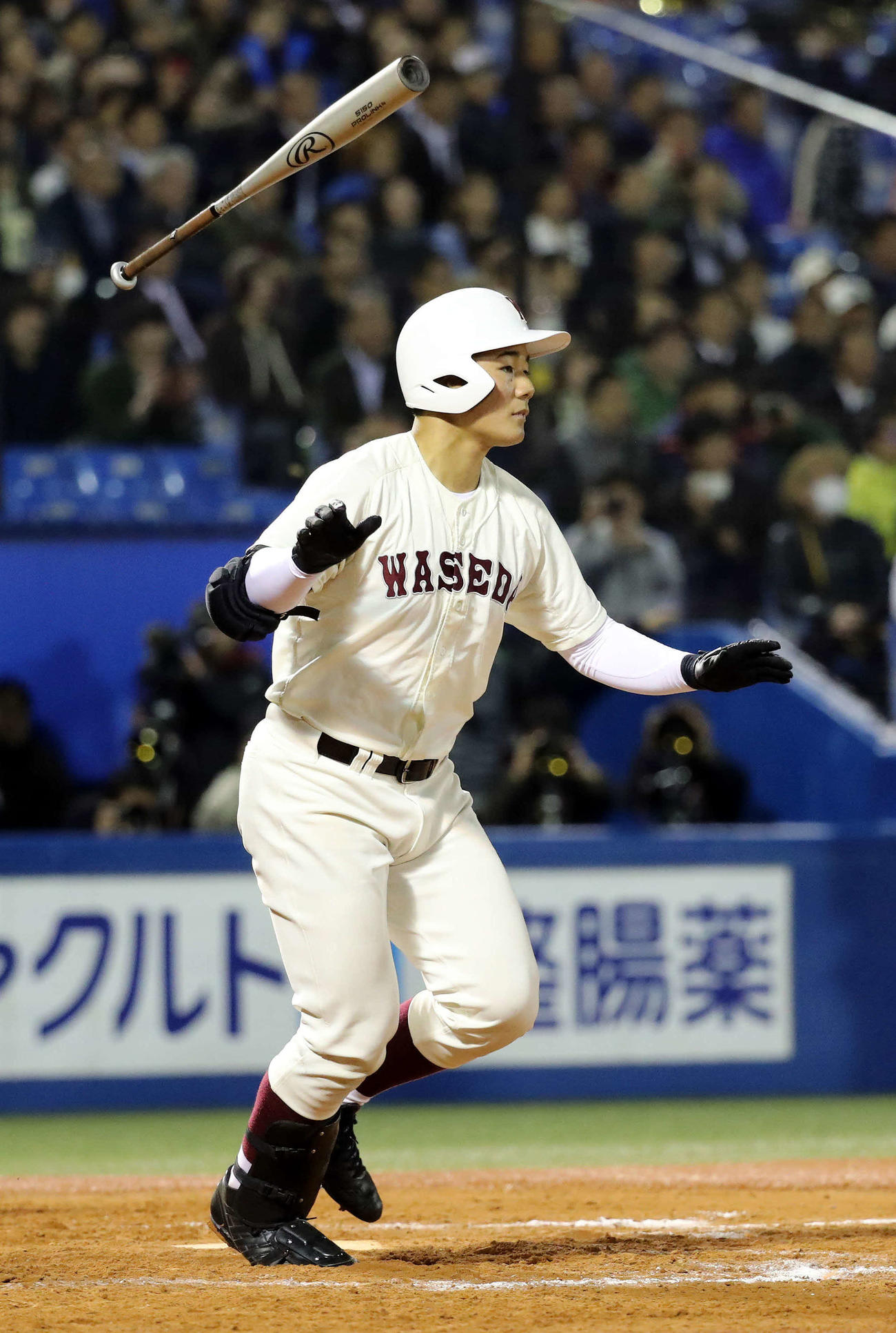 春季高校野球東京都大会　決勝　日大三対早実　8回裏早実1死一塁、清宮幸太郎は右越え本塁打を放つ（2017年4月撮影）