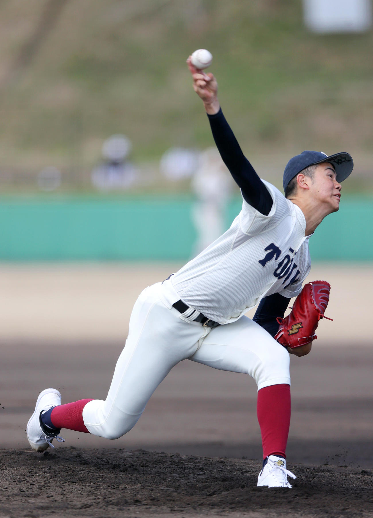 紅白戦　力投する大阪桐蔭・森（撮影・上山淳一）