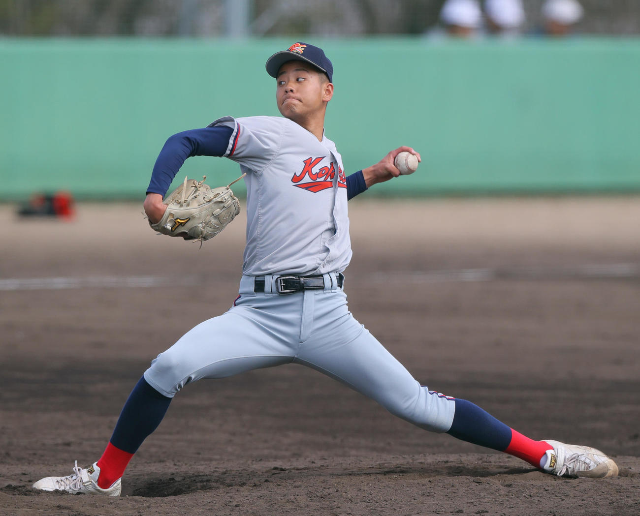 紅白戦　力投する京都国際・西村（撮影・上山淳一）